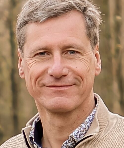 Portretfoto van Mark Mieras, regiomanager van locaties Amandelhof en Uitzicht.