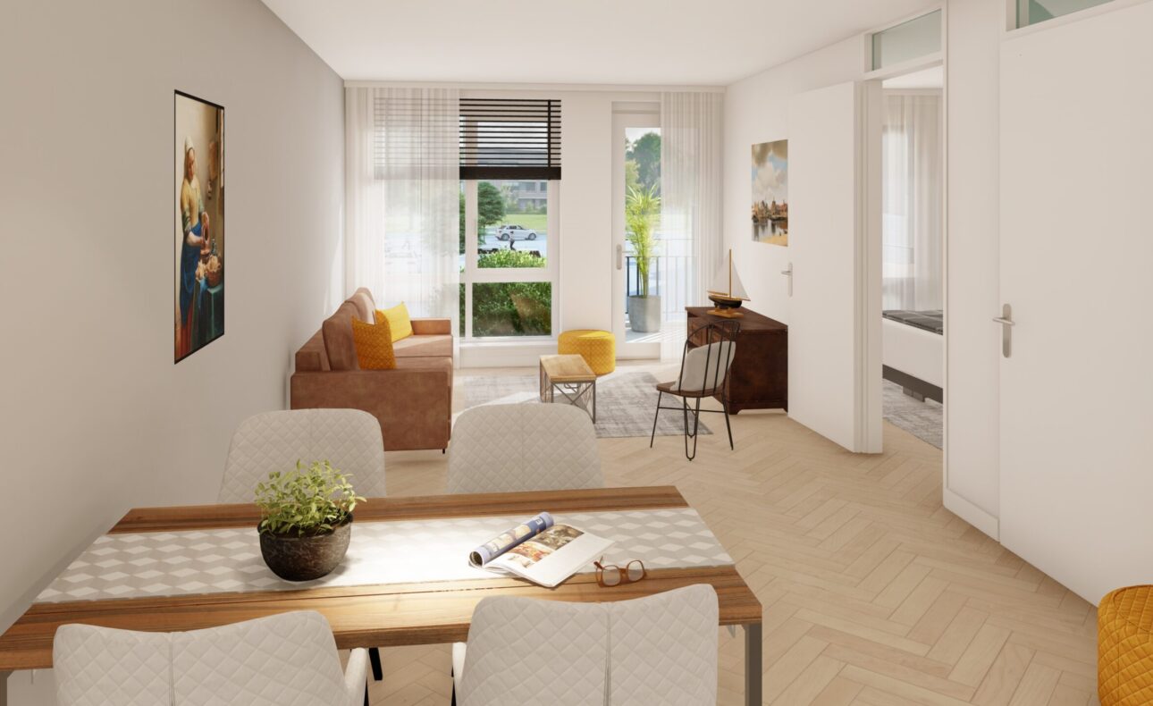 Woonkamer met een eettafel, stoelen, bank en decoraties. Grote ramen laten veel licht binnen. Neutrale en warme kleuren.