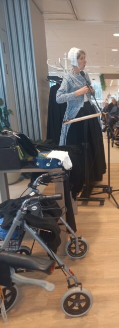 Vrouw in klederdracht