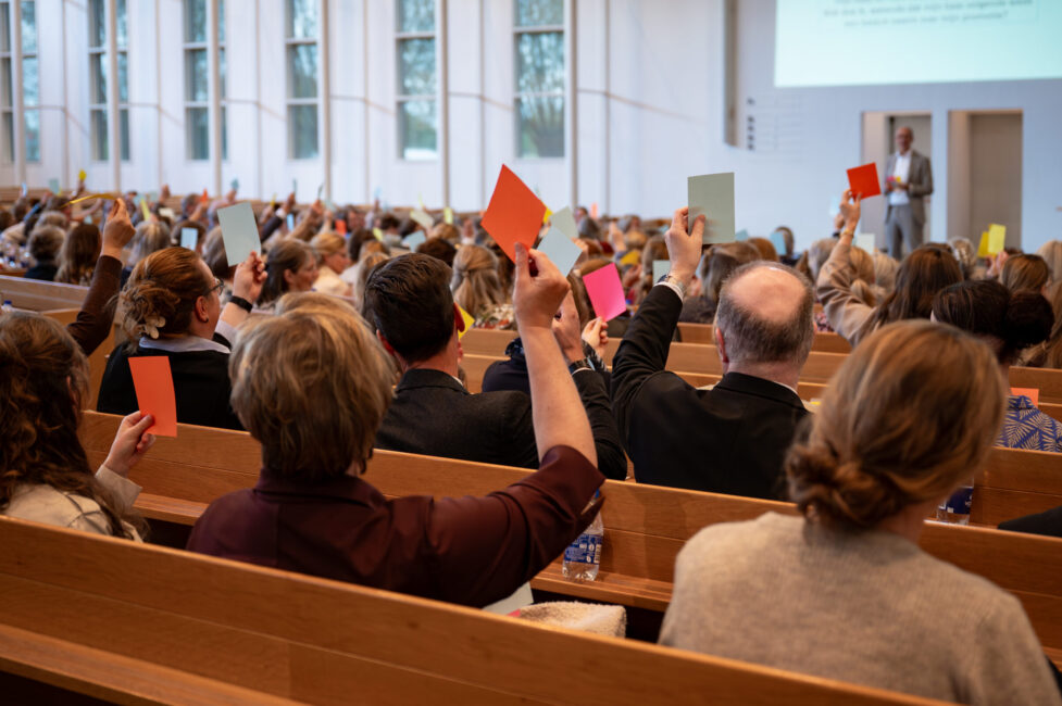Congres ethische dilemma's in de Bethelkerk in Geldermalsen, interactief moment.