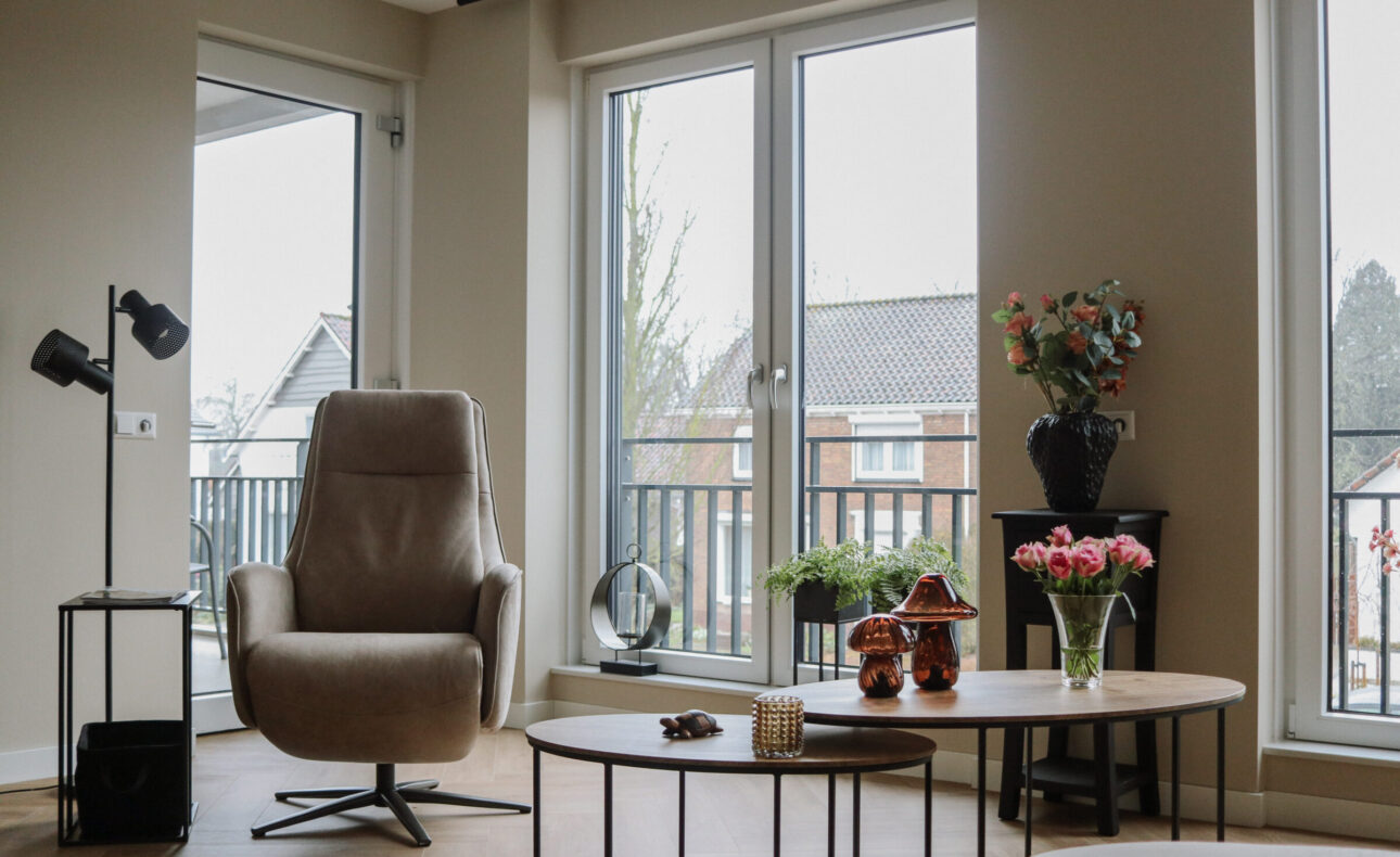 Woonkamer met grote raampartij