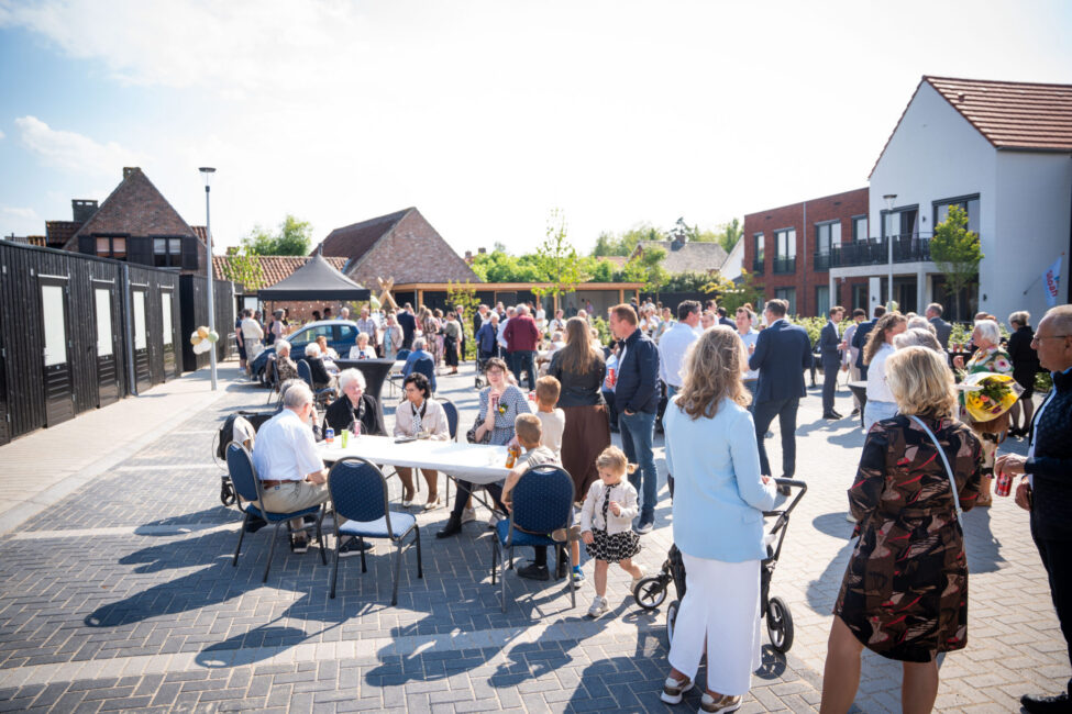 Bezoekers opening Oester Staete