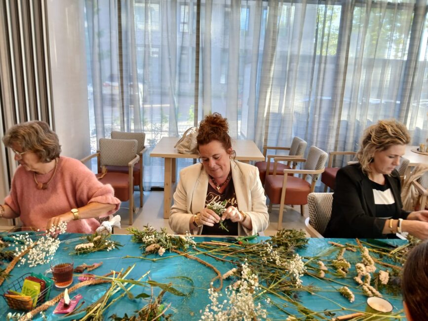 Dames bezig met groen