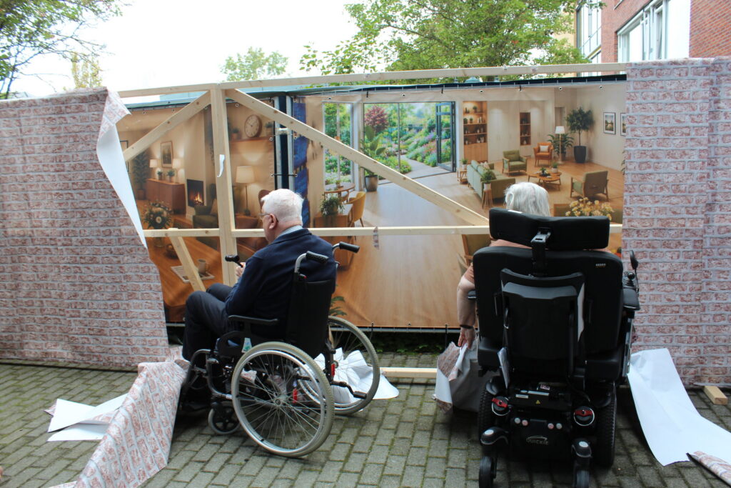 Bewoners Eben-Haëzer tijdens startmoment verbouwing Eben-Haëzer