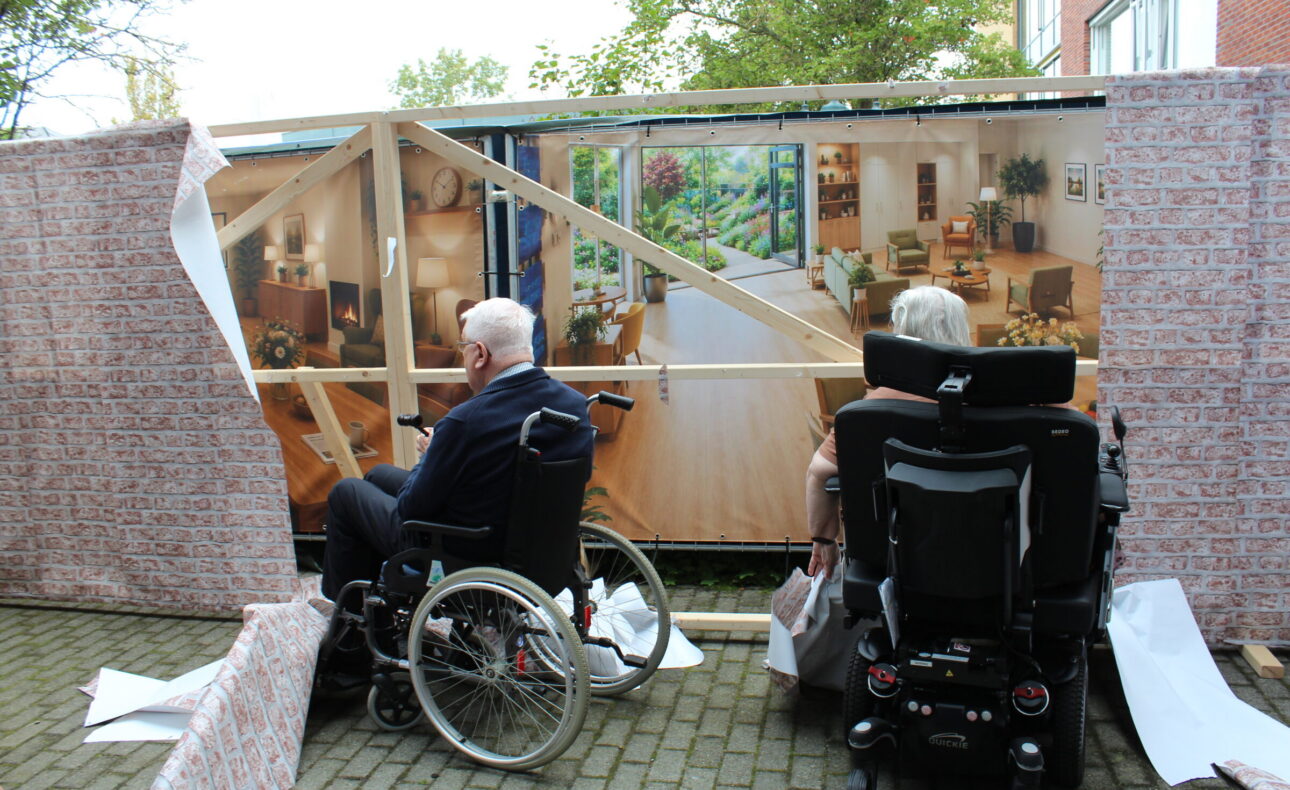 Bewoners Eben-Haëzer tijdens startmoment verbouwing Eben-Haëzer
